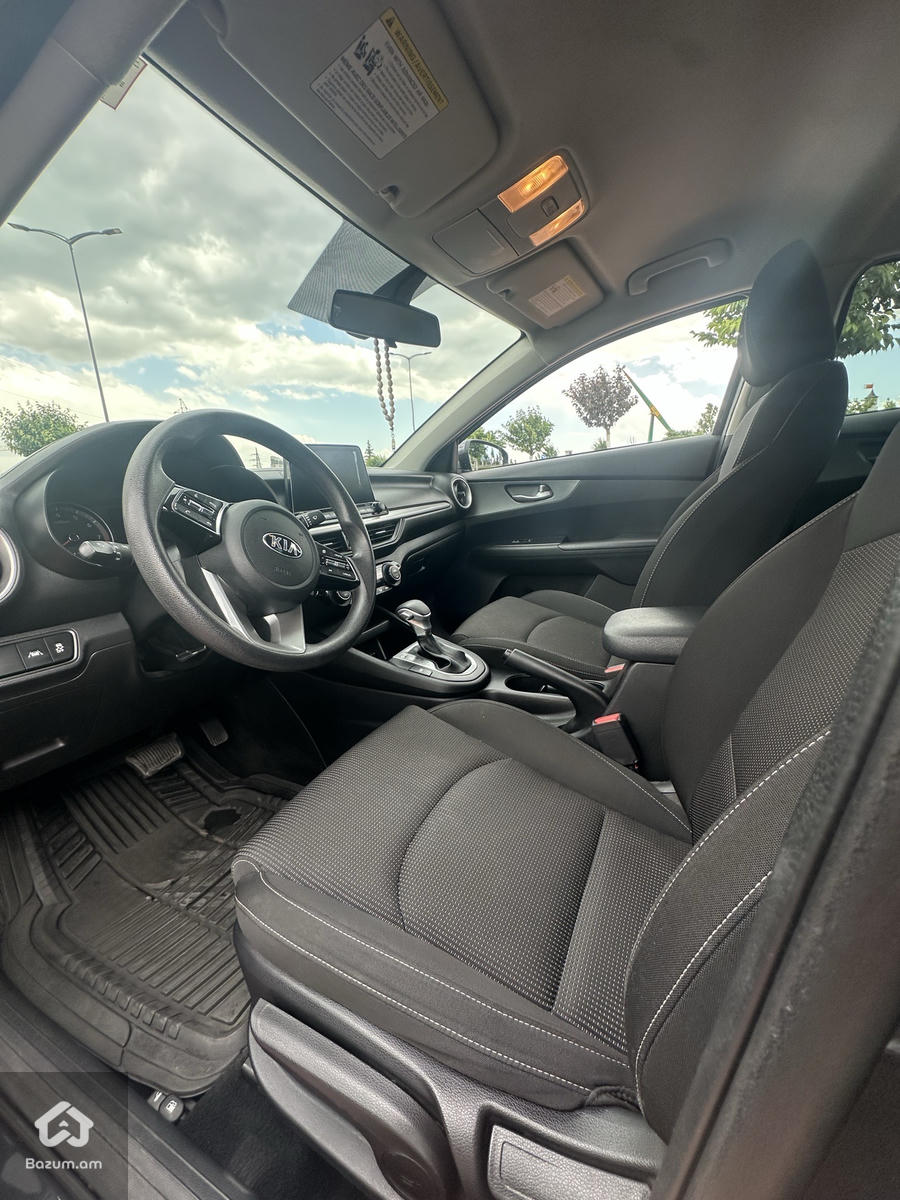 Kia Forte - image 11