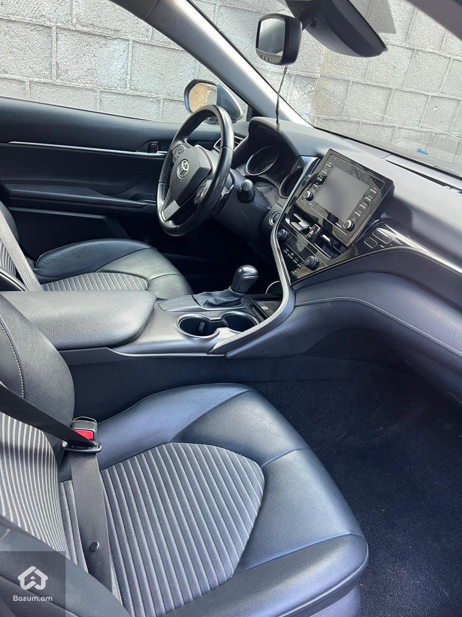 Toyota Camry - image 10