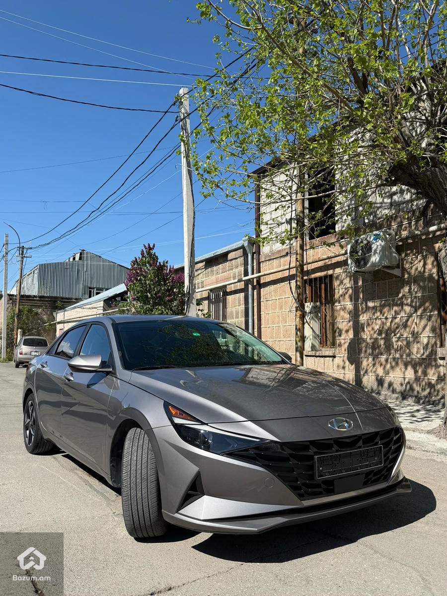 Hyundai Elantra - image 3