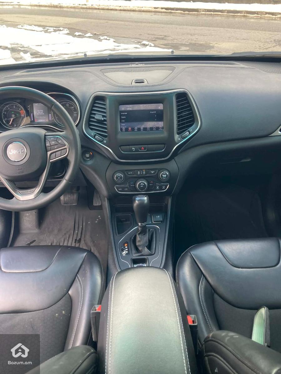 2020 Jeep Cherokee, Latitude Plus - image 20