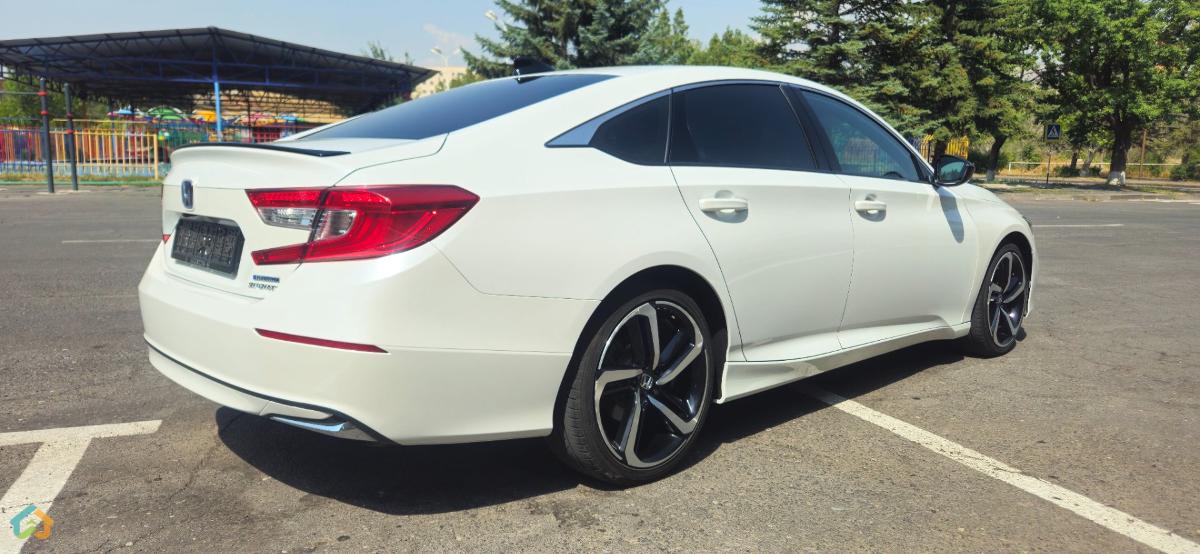 Honda Accord Hybrid Sport - image 8