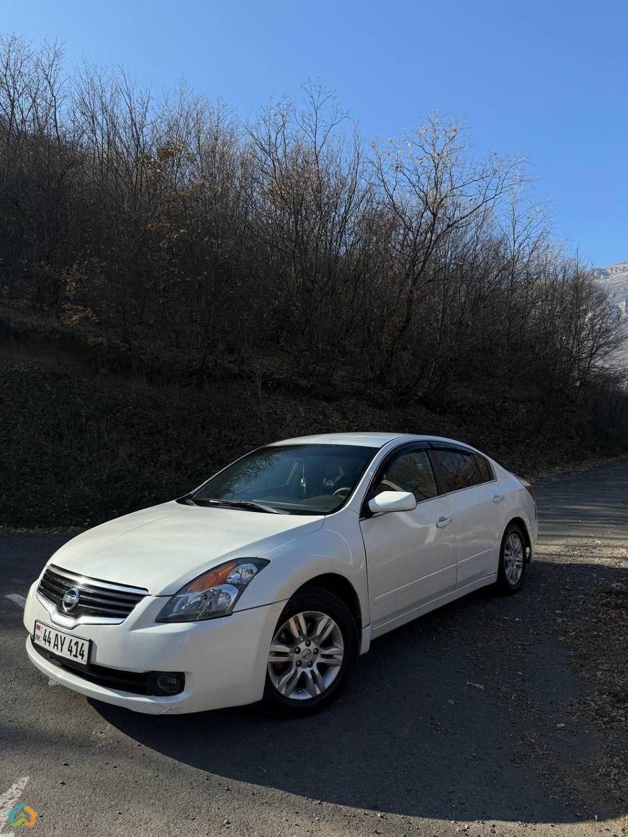 Nissan Altima S - image 4