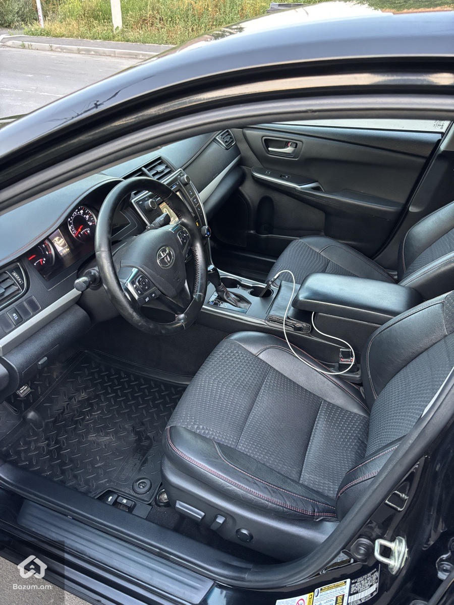 Toyota Camry - image 11
