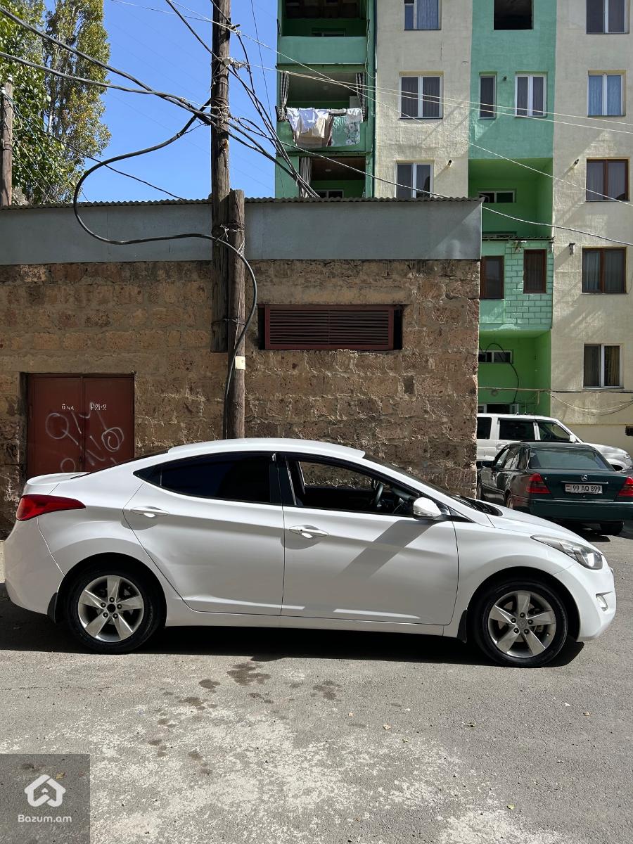 HYUNDAI ELANTRA - image 6