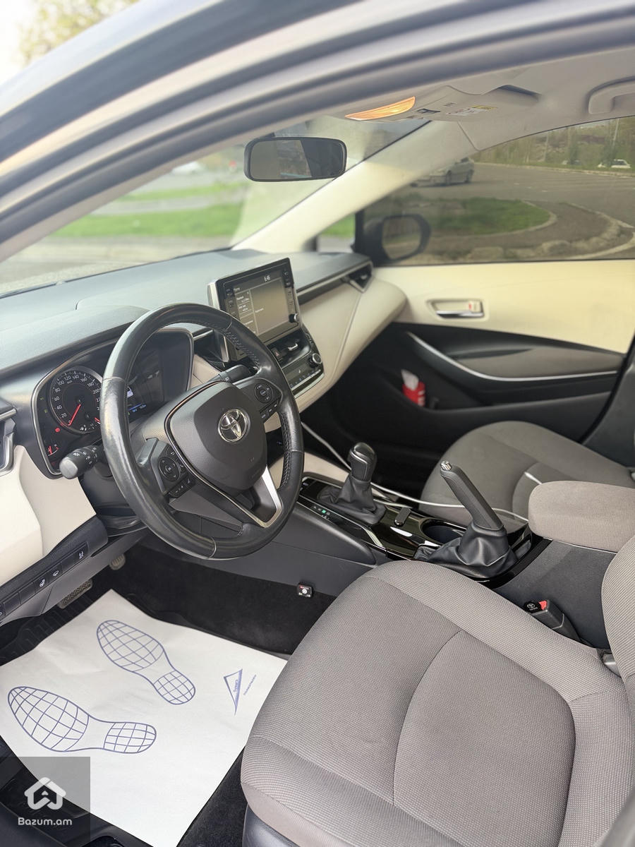 Toyota Corolla - image 8