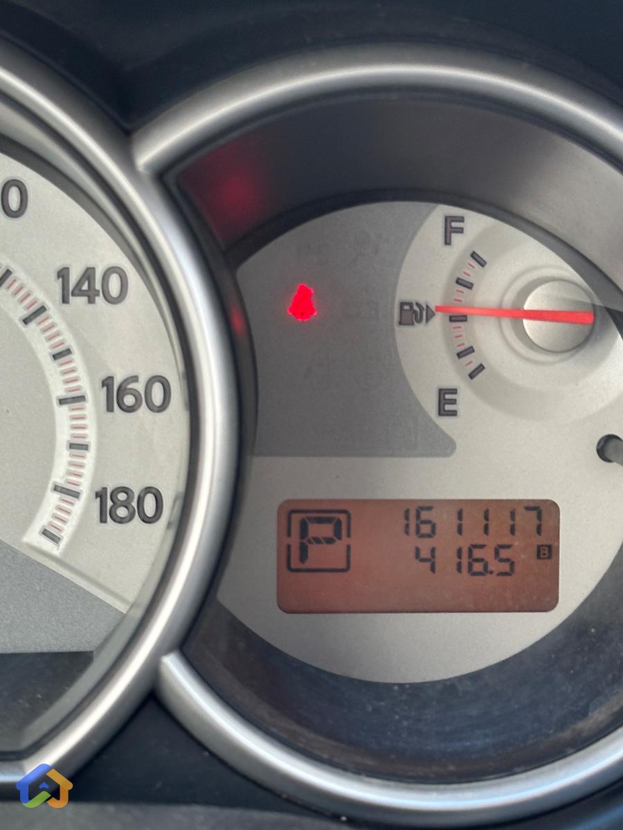 Nissan Tiida - image 9