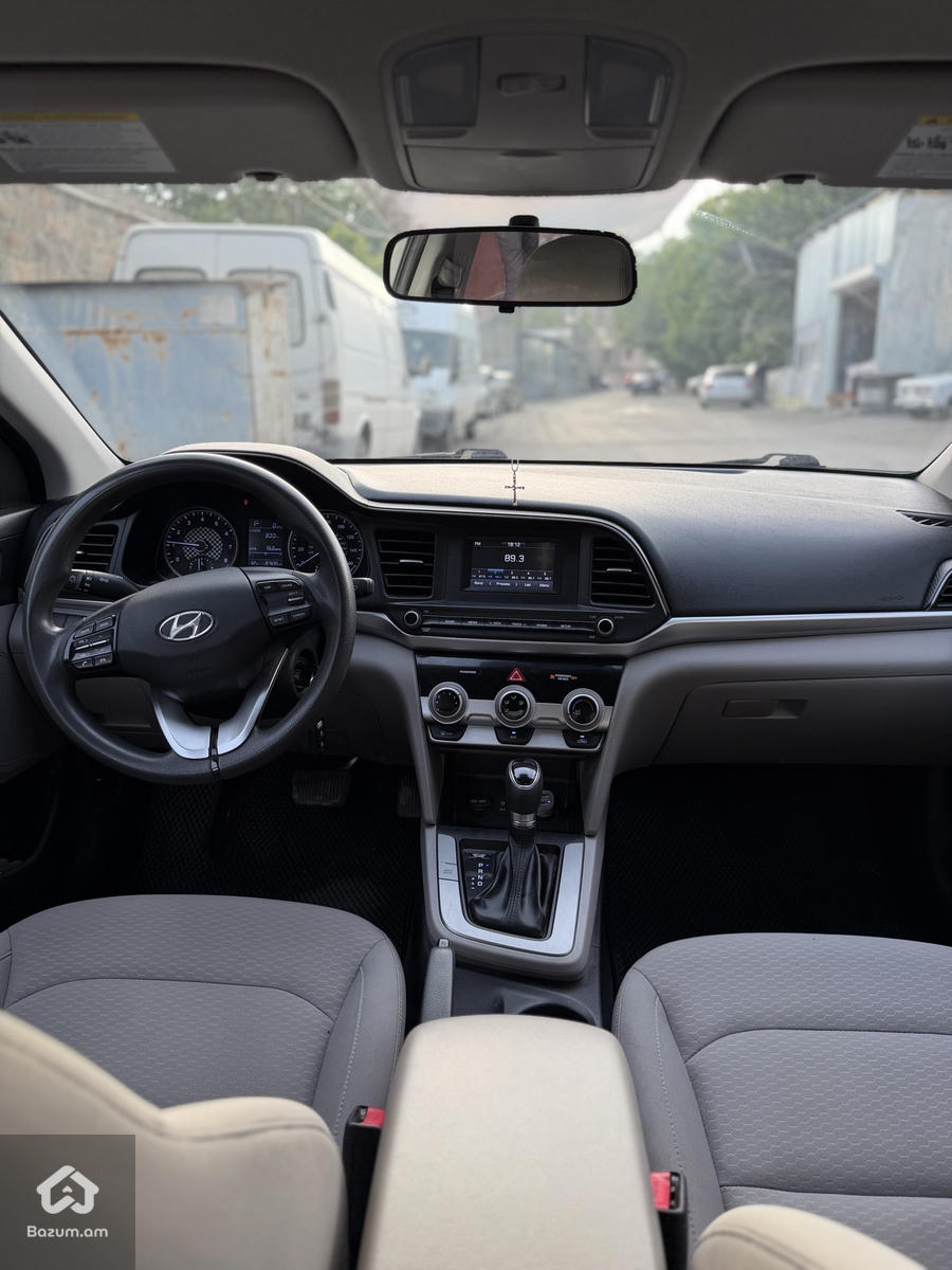 hyundai elantra - image 8