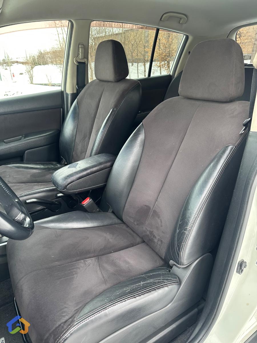 Nissan Tiida - image 8