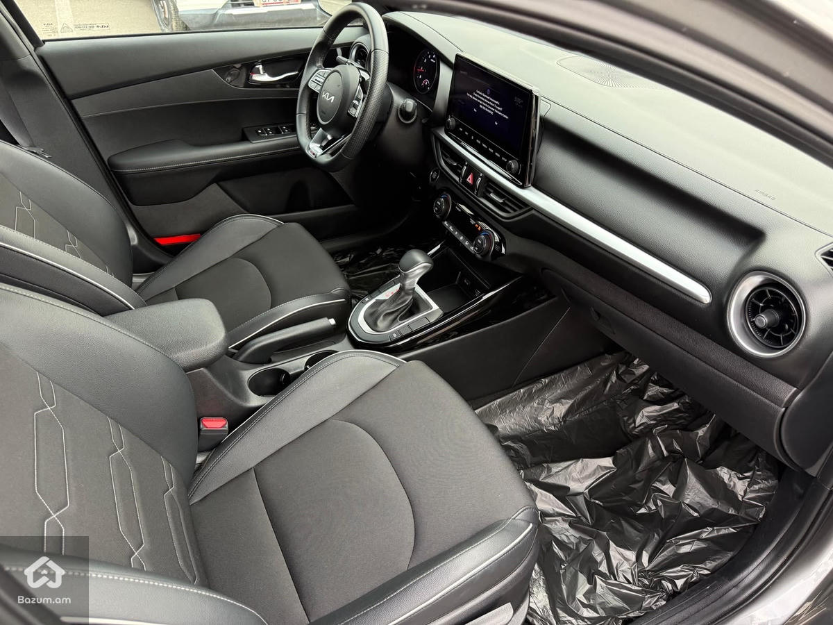 kia Forte - image 28