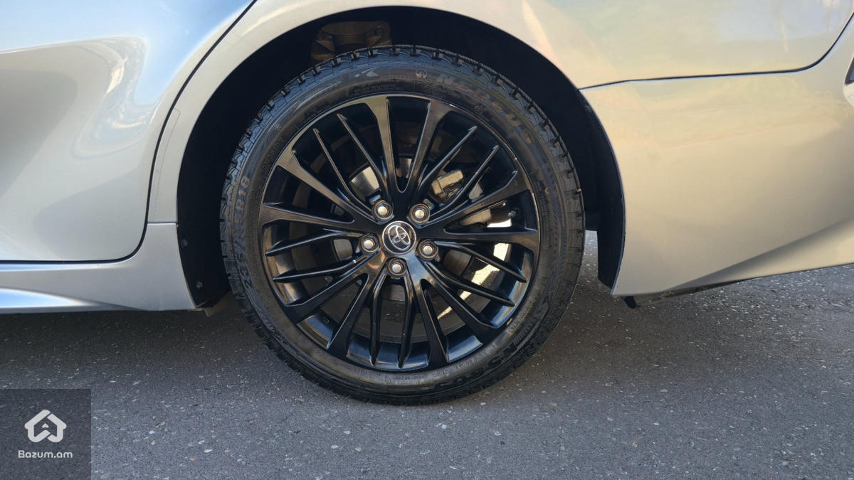 Toyota Camry SE 2.5L  - image 10