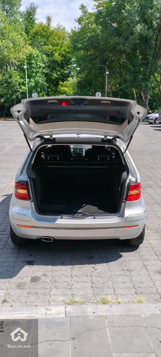 Mercedes-benz  - image 9