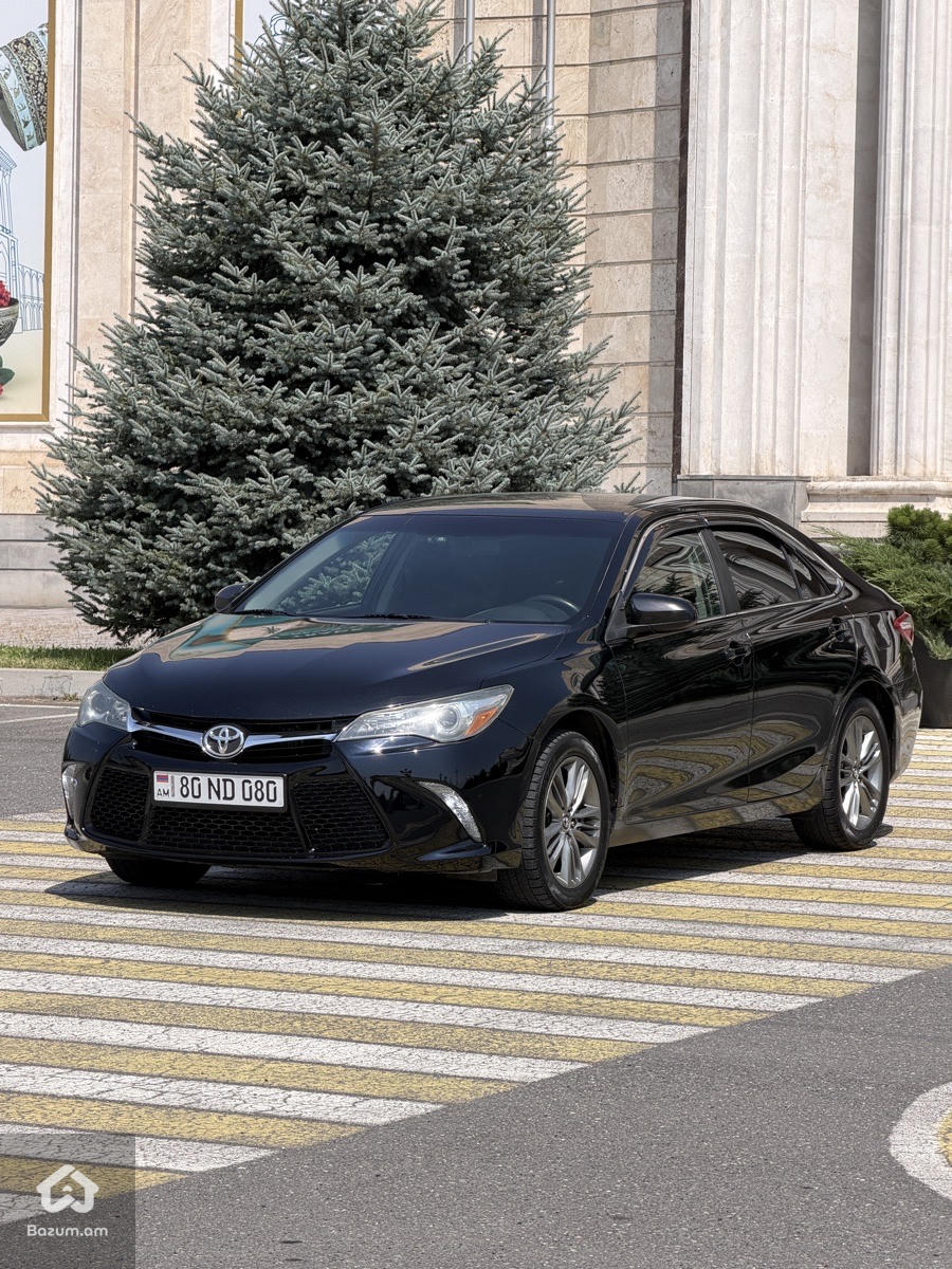 Toyota Camry - image 6