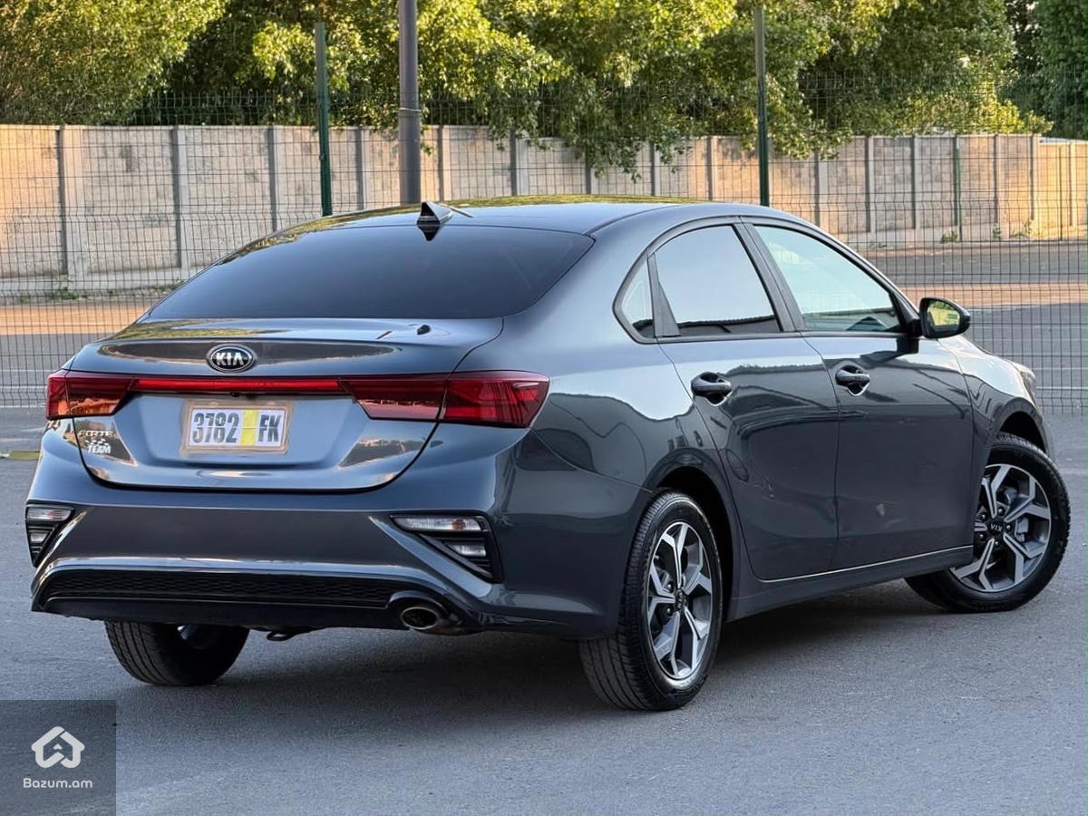 Kia Forte - image 13
