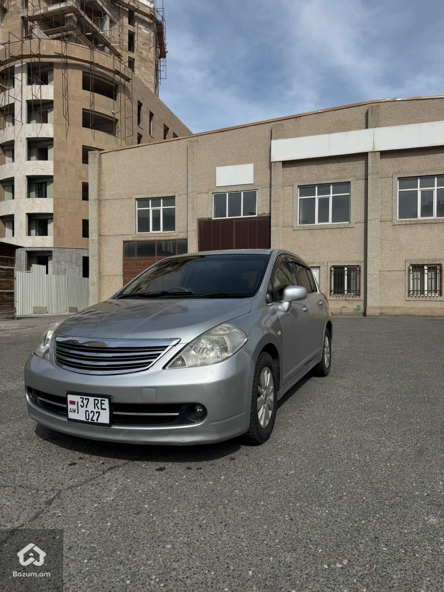 Nissan Tiida Axis - image 2