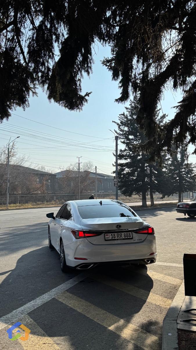 LEXUS ES350 - image 4