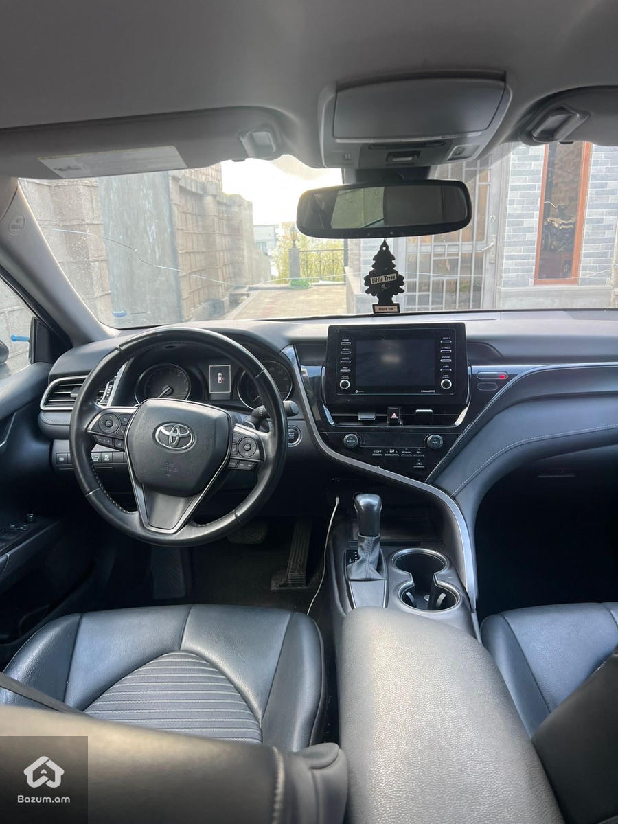 Toyota Camry - image 9
