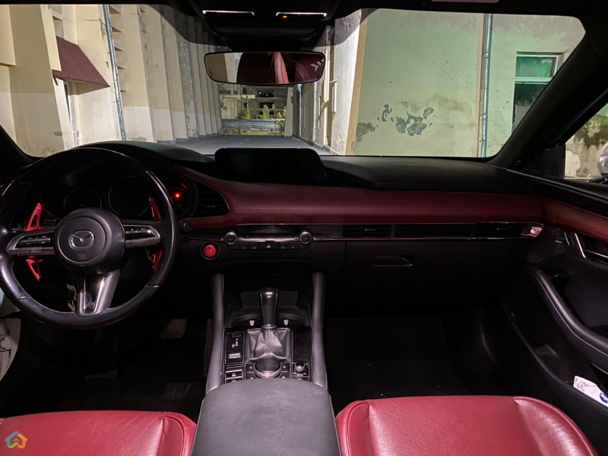 Mazda 3 Axela Premium - image 8