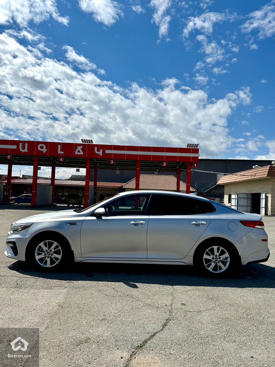 Kia Optima - image 6