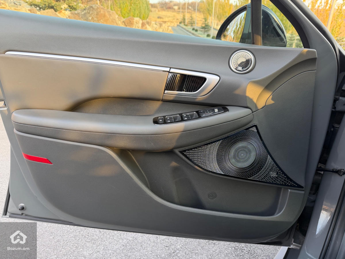 Hyundai Sonata - image 10