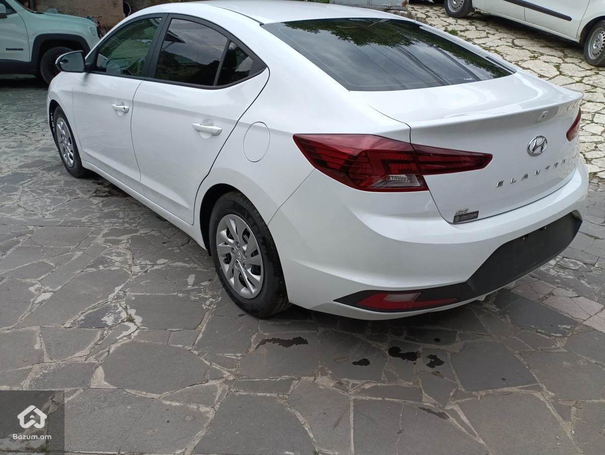 Hyundai Elantra - image 5