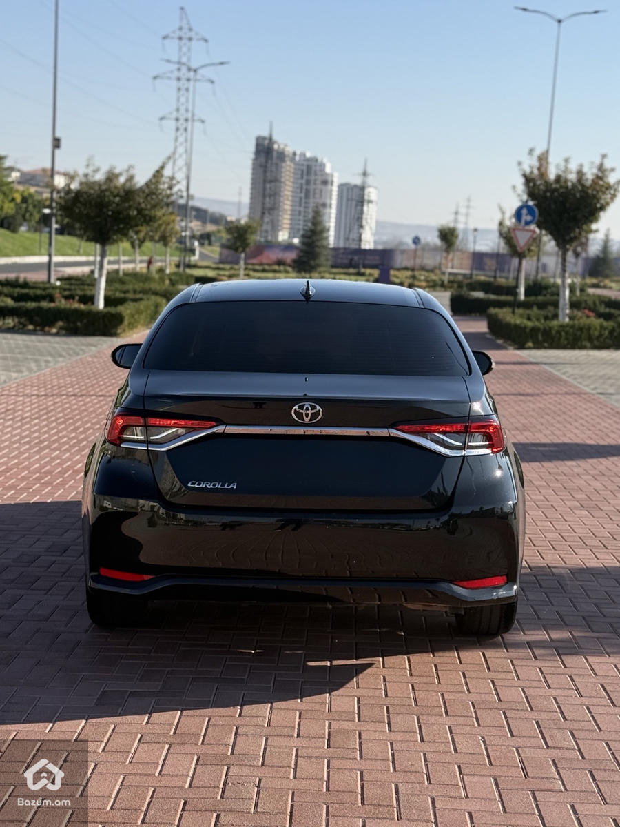 Toyota Corolla - image 8