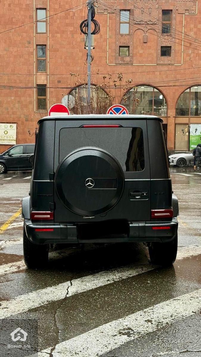 Mercedes Benz  - image 8