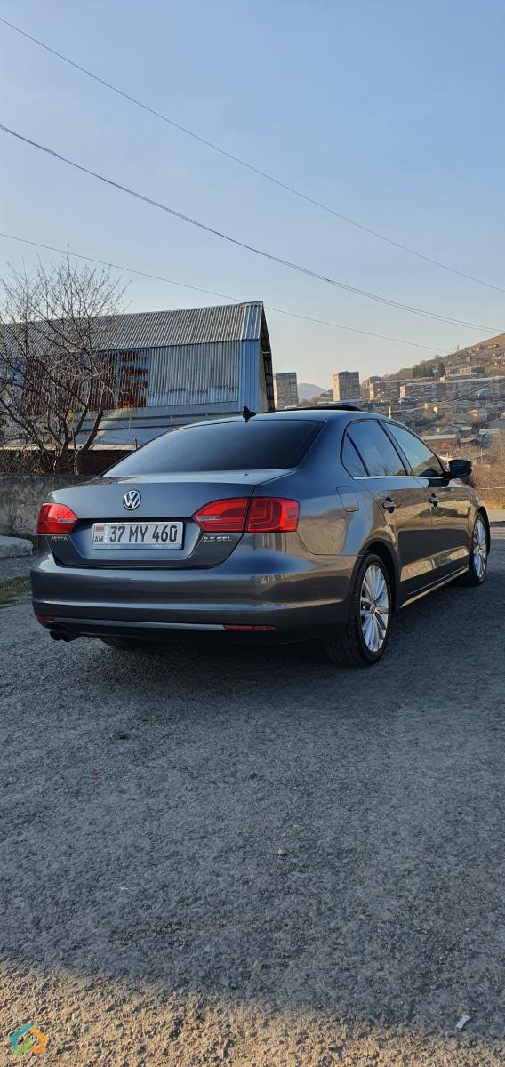 Volkswagen Jetta - image 3