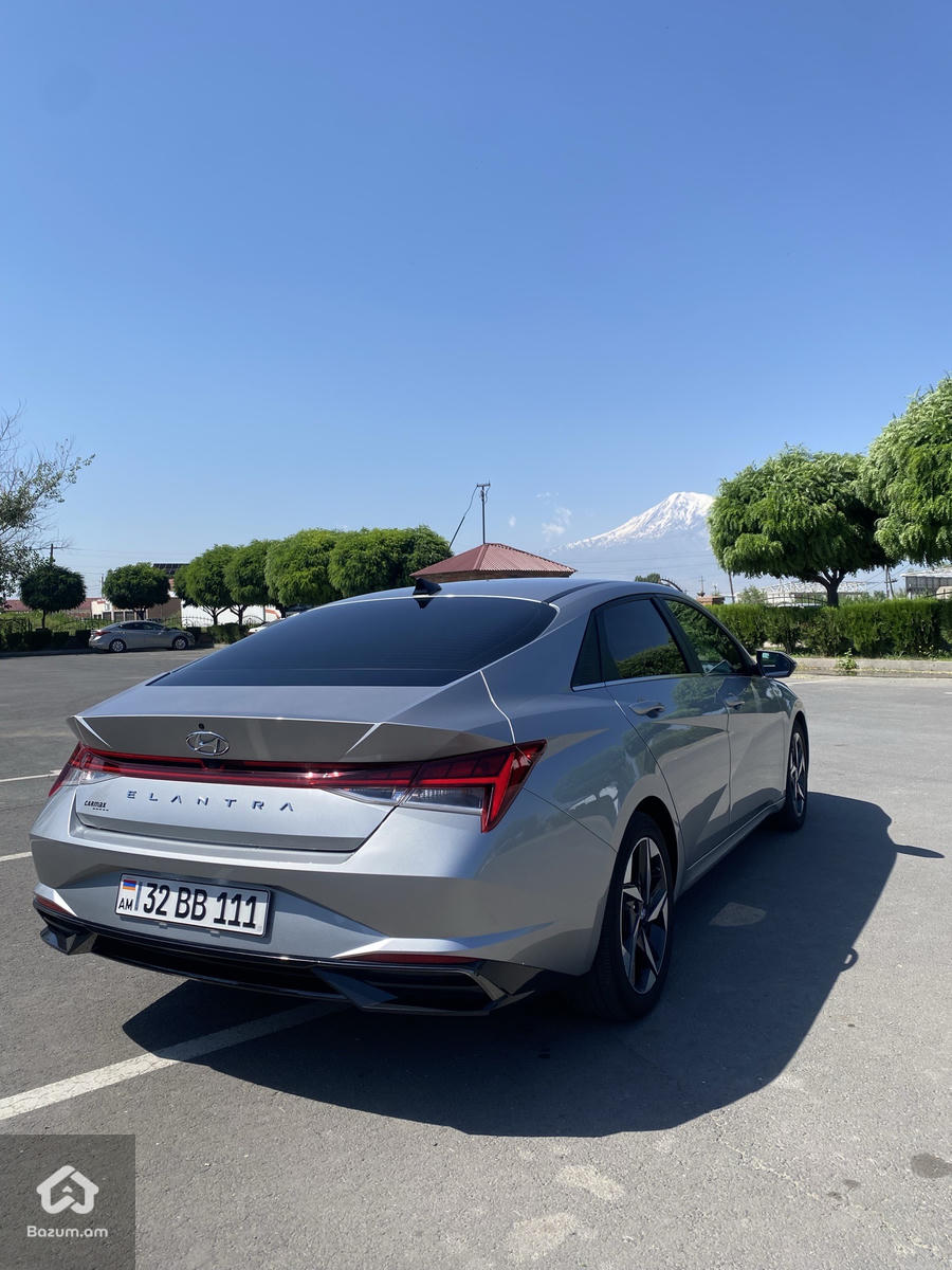 Hyundai Elantra Sel+ - image 3