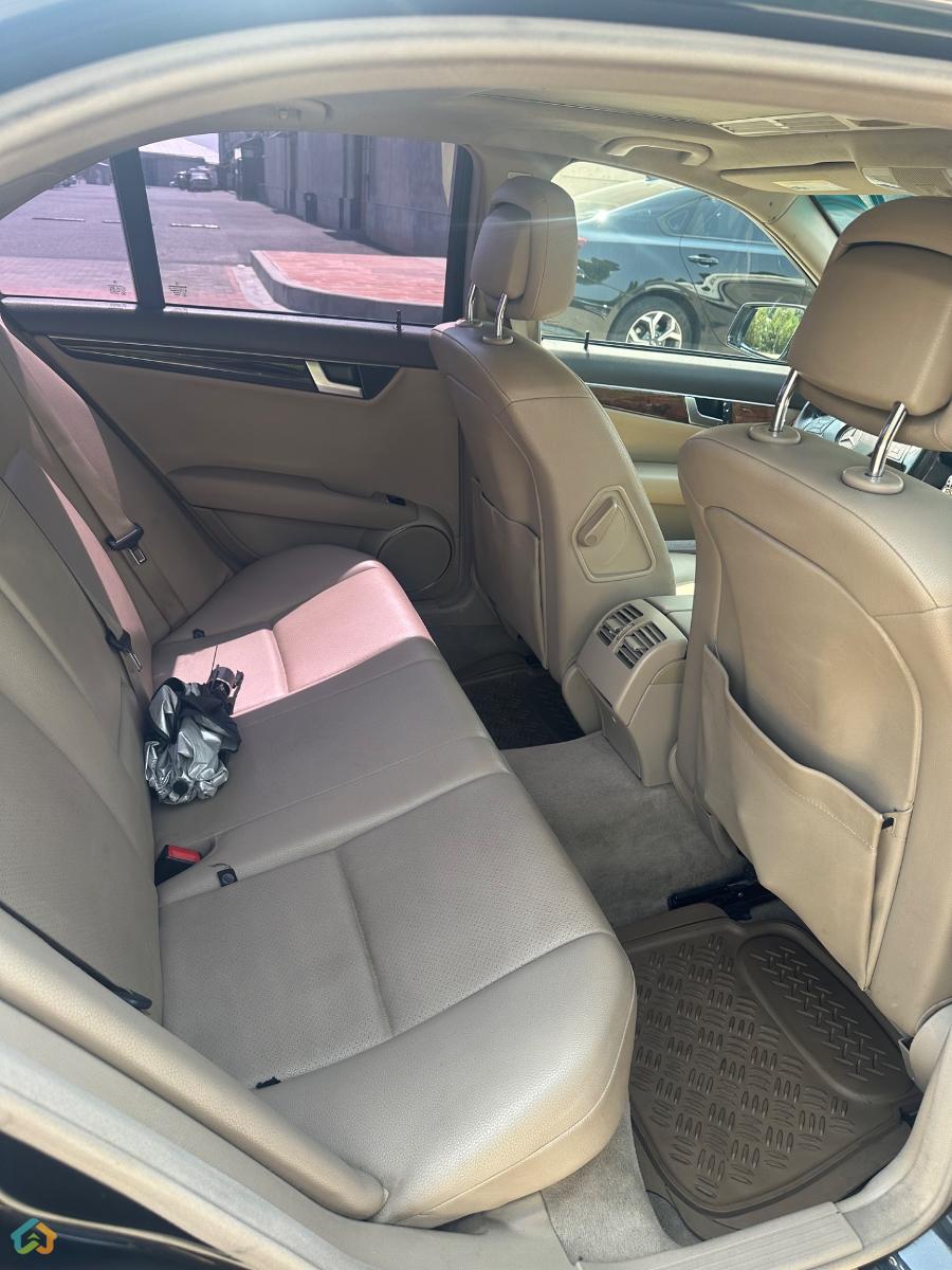 Mercedes-Benz C250 - image 12