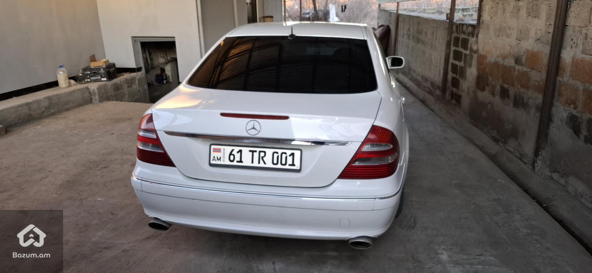 Mercedes-Benz e320 Avantgard Japan - image 4