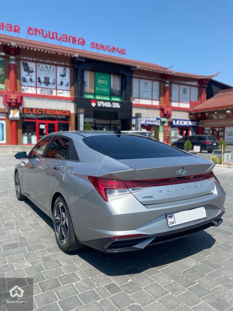 Hyundai Elantra Sel+ - image 4