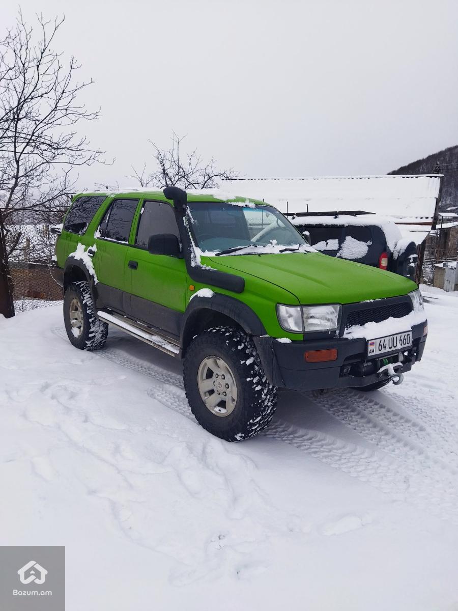 Toyota Hilux Surf - image 1