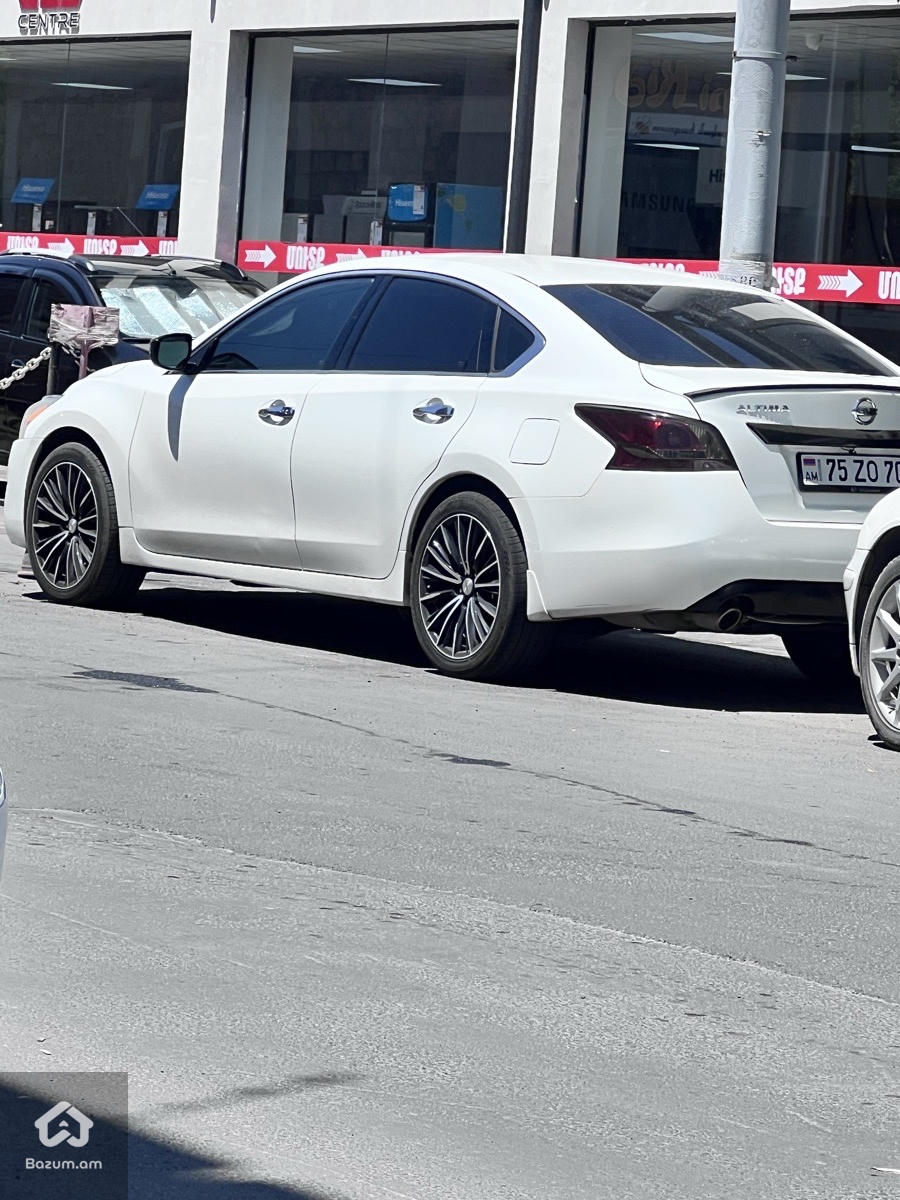 NISSAN ALTIMA  - image 2