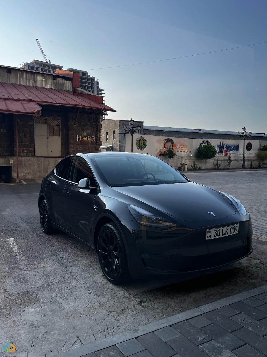 Tesla Y - image 2