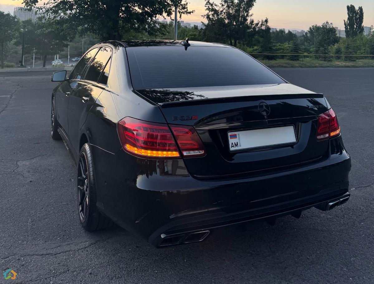 Mercedes-Benz E200 - image 6