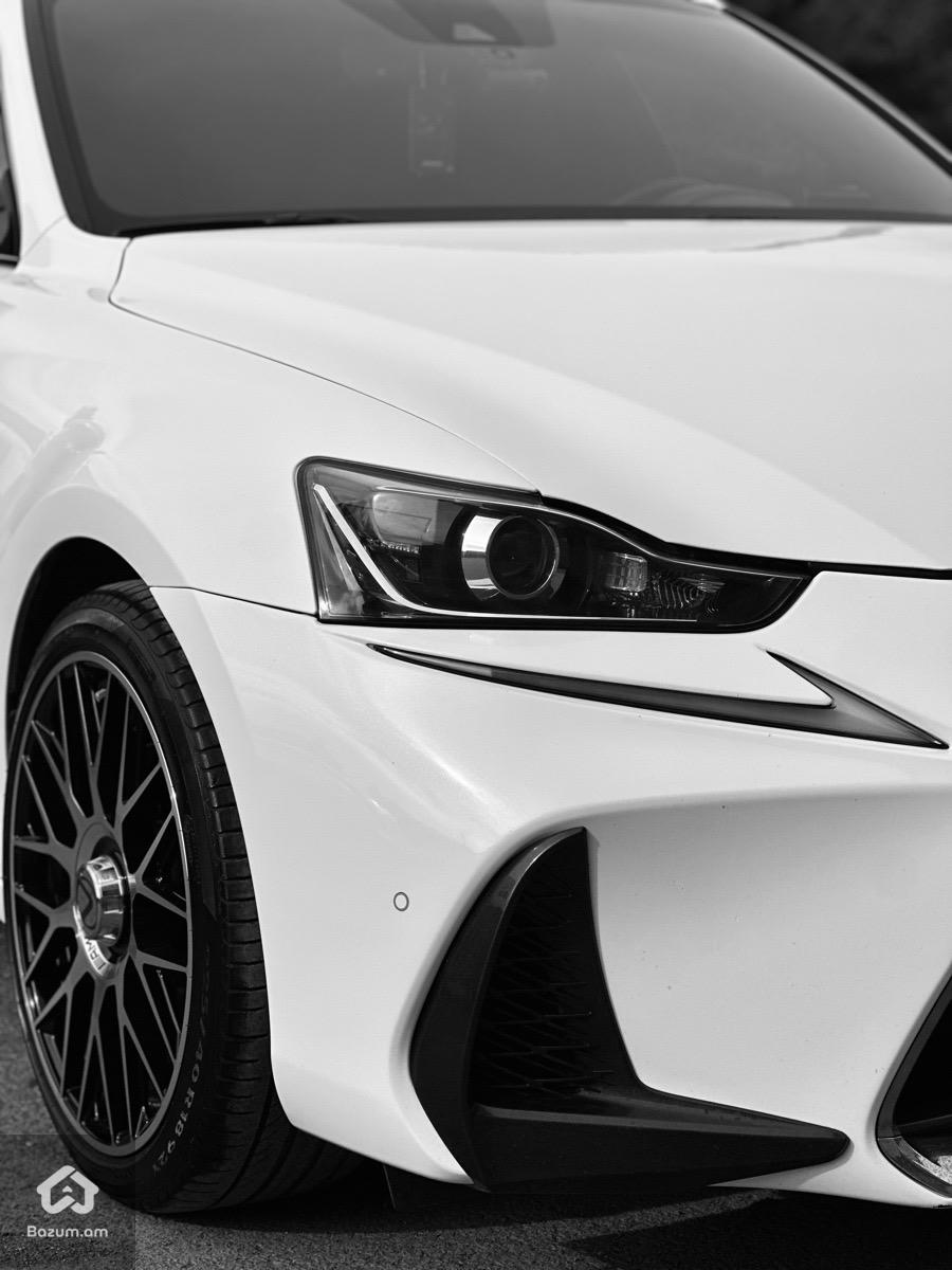 Lexus IS 300 2020 - image 3