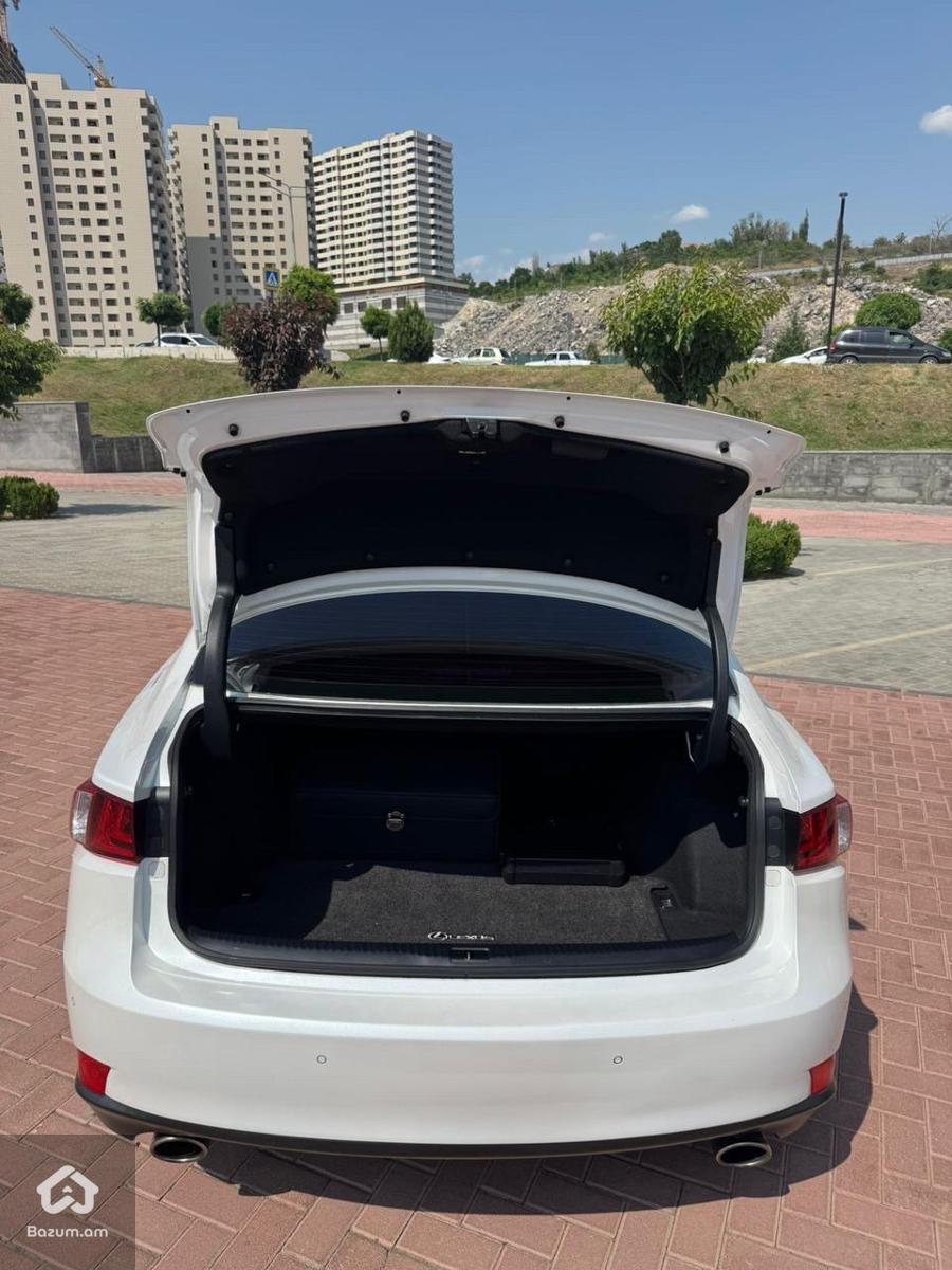 Lexus is 200t - image 8