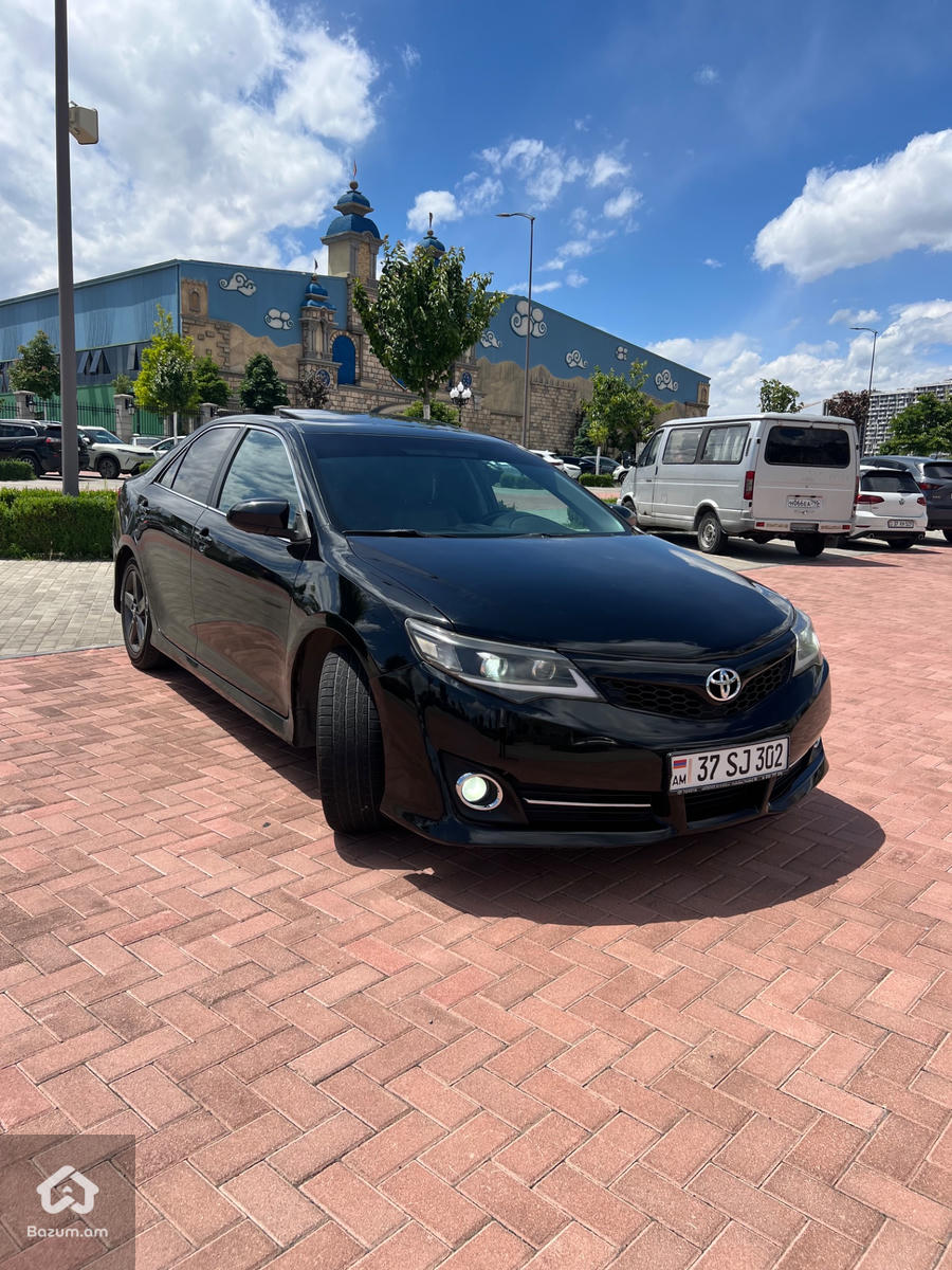 Toyota Camry 2012 SE FULL - image 2