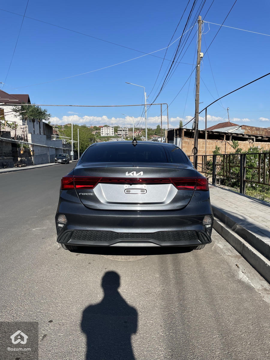 Kia Forte - image 4