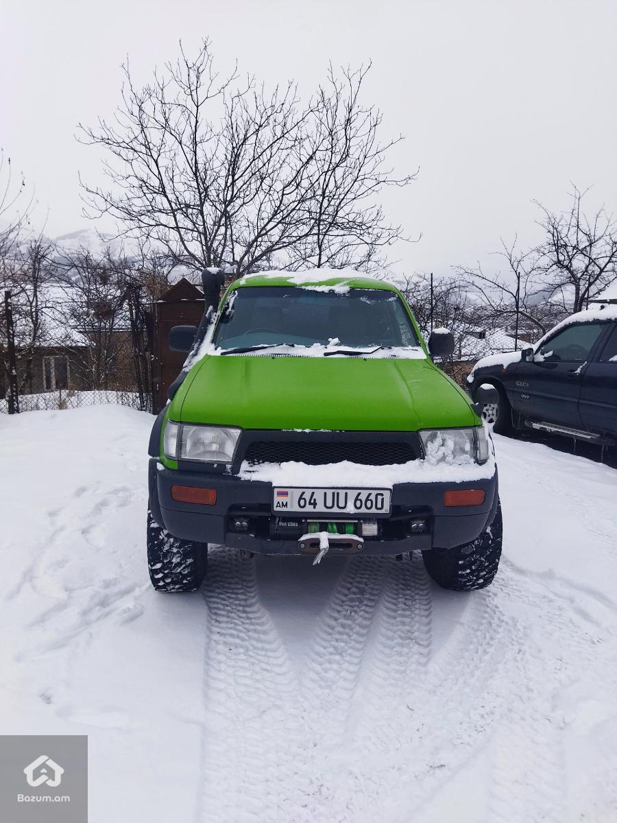 Toyota Hilux Surf - image 2