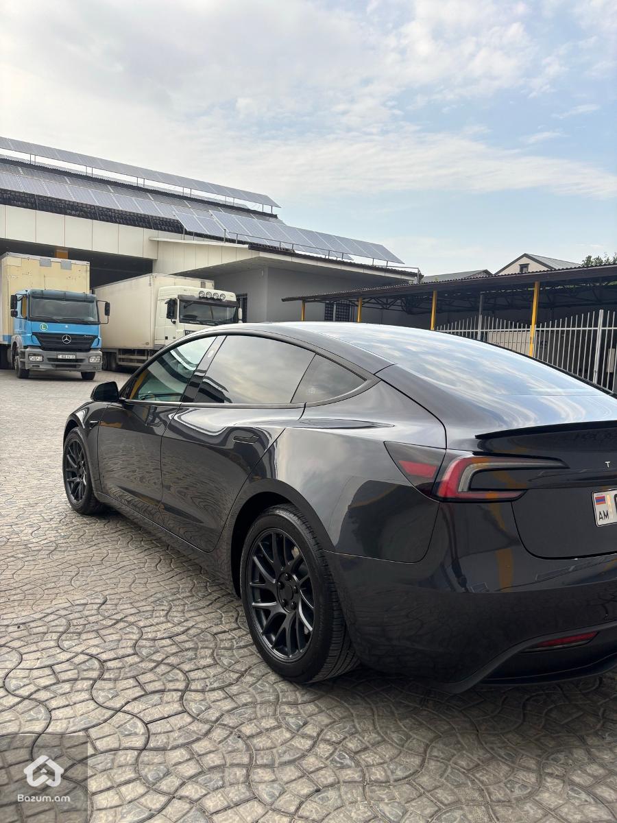 Tesla model 3 - image 4