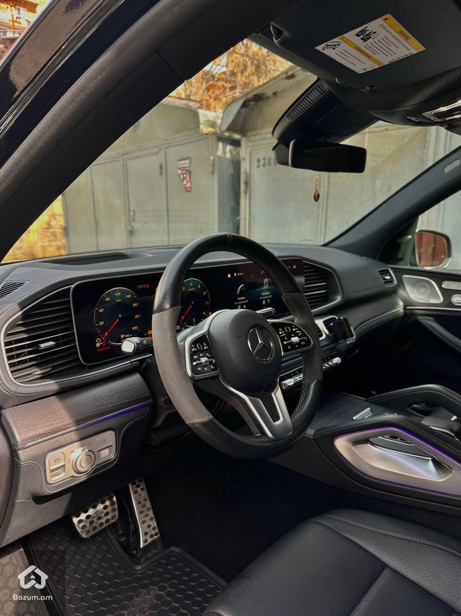 Mercedes Benz - image 3