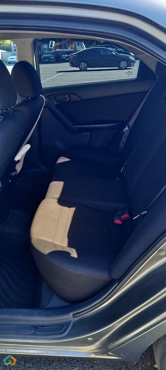 Kia Forte - image 8