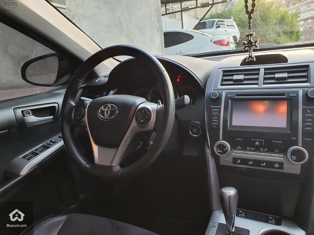 Toyota Camry 2012 SE - image 6