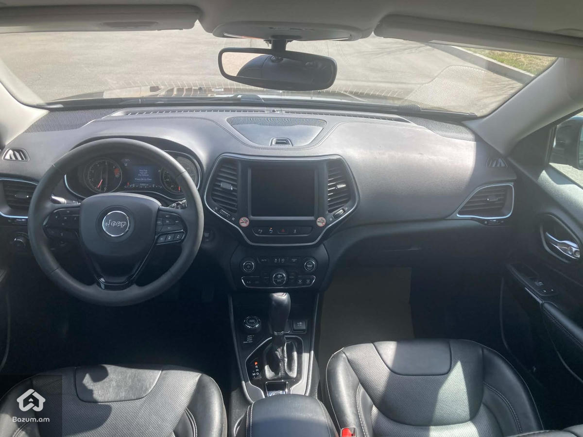 2023 Jeep Cherokee, Altitude Lux 4x4 - image 11