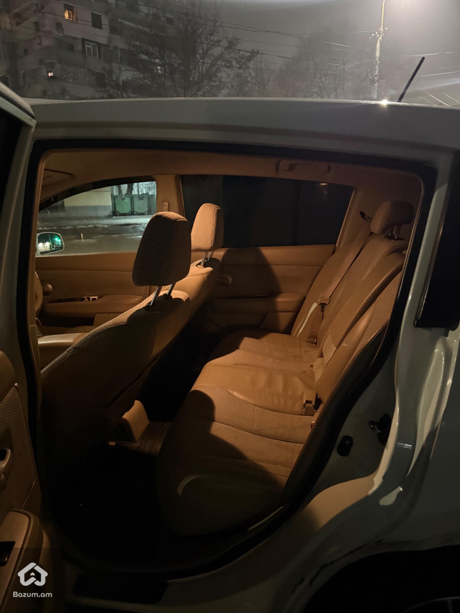 Nissan Tiida - image 5