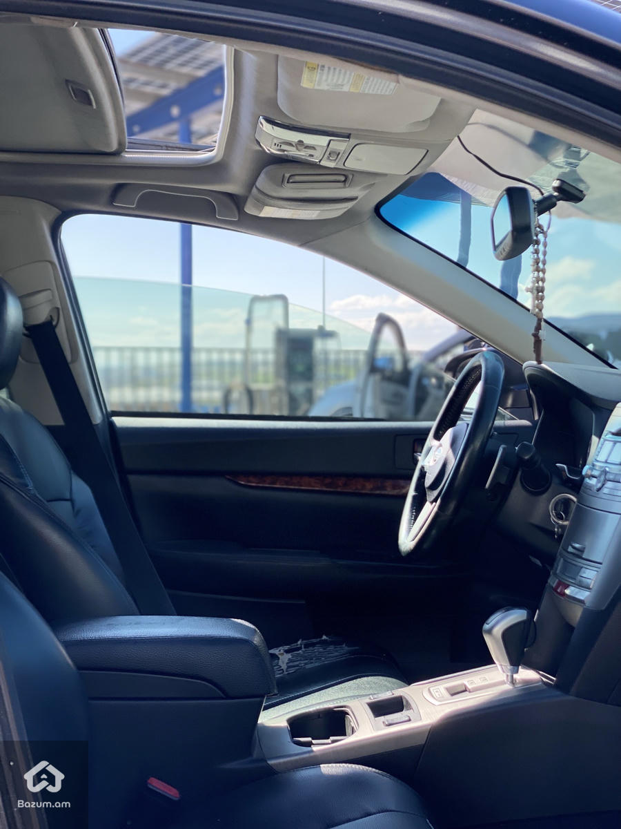 Subaru Legacy Limited - image 8