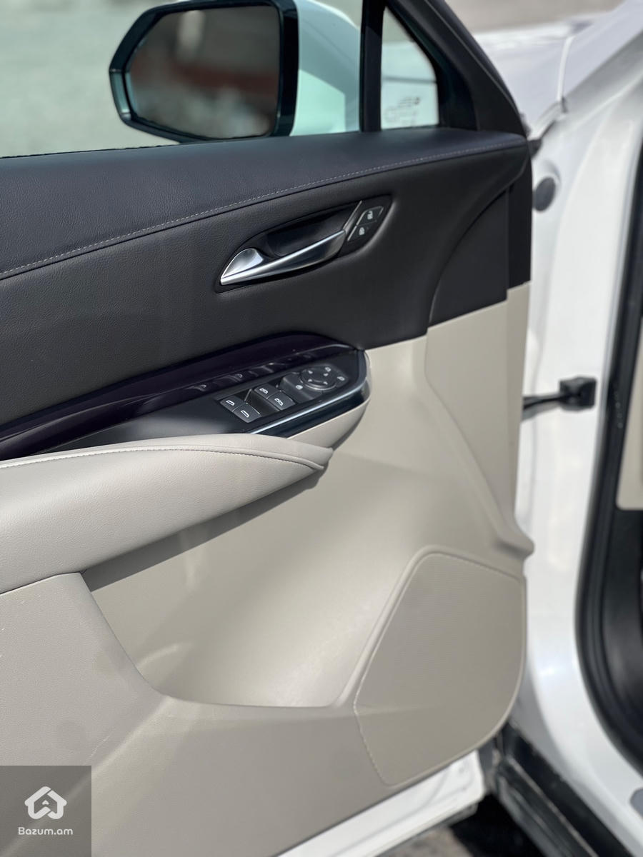 CADILLAC xt4  - image 9