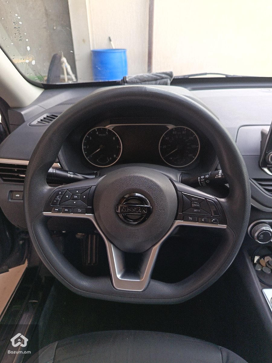 Nissan Altima  - image 7