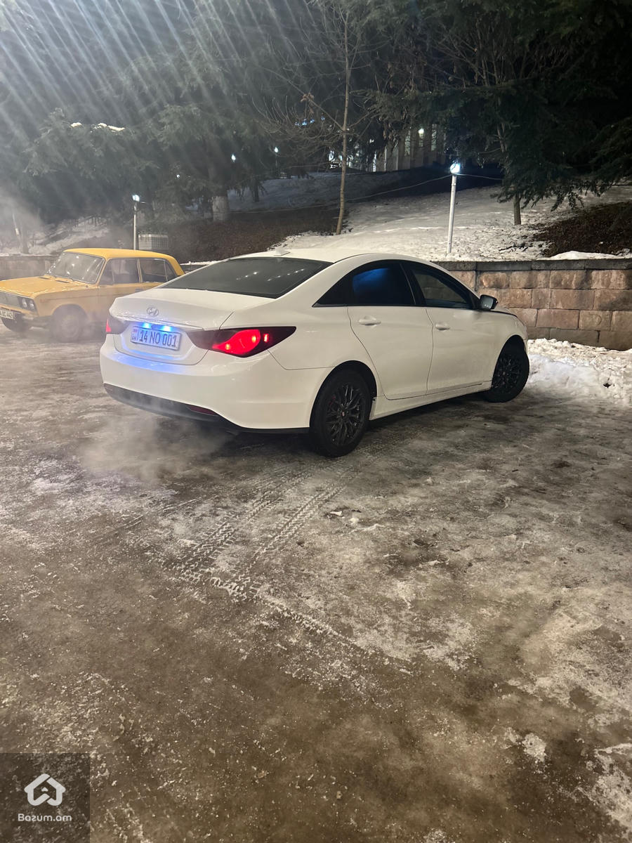 Hyundai Sonata - image 9
